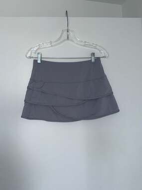 Lucky in Love Women's Tiered Performance Skort, Grey